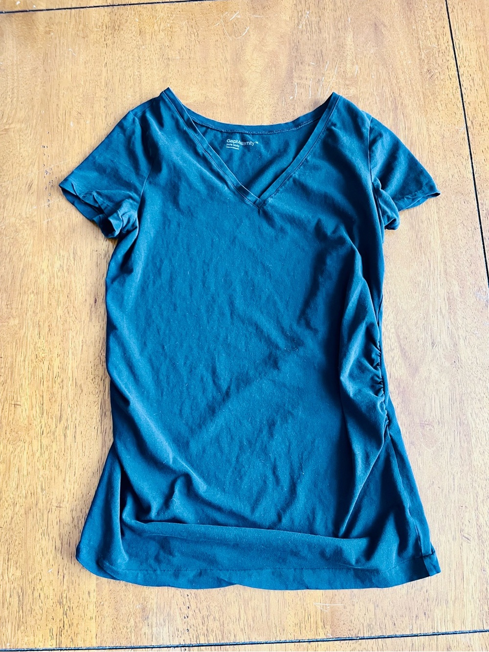 GAP  Maternity black V-Neck body sleeve